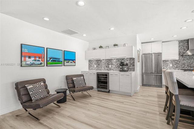 2809 NE 32nd St, Lighthouse Point, FL 33064