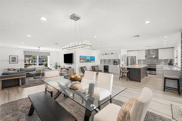 2809 NE 32nd St, Lighthouse Point, FL 33064