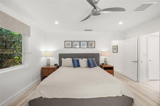 2809 NE 32nd St, Lighthouse Point, FL 33064