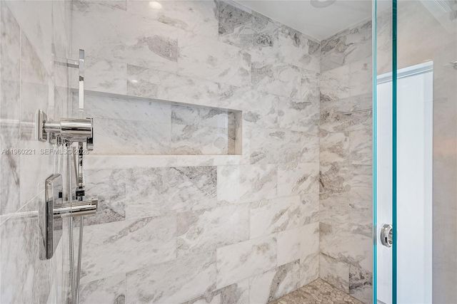 2809 NE 32nd St, Lighthouse Point, FL 33064