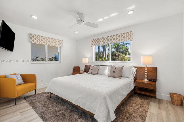 2809 NE 32nd St, Lighthouse Point, FL 33064