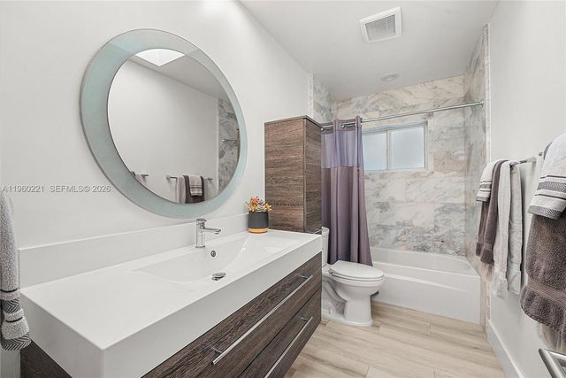 2809 NE 32nd St, Lighthouse Point, FL 33064