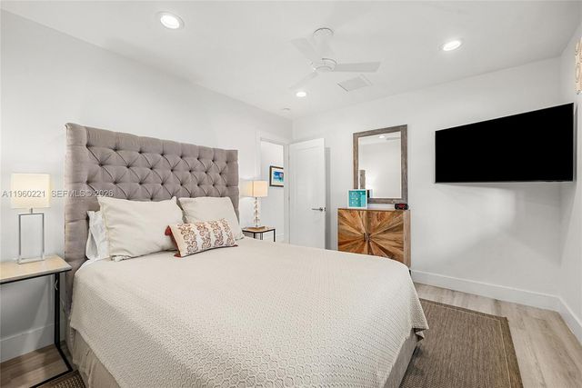 2809 NE 32nd St, Lighthouse Point, FL 33064