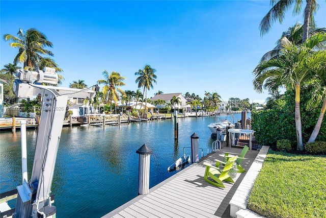 2809 NE 32nd St, Lighthouse Point, FL 33064