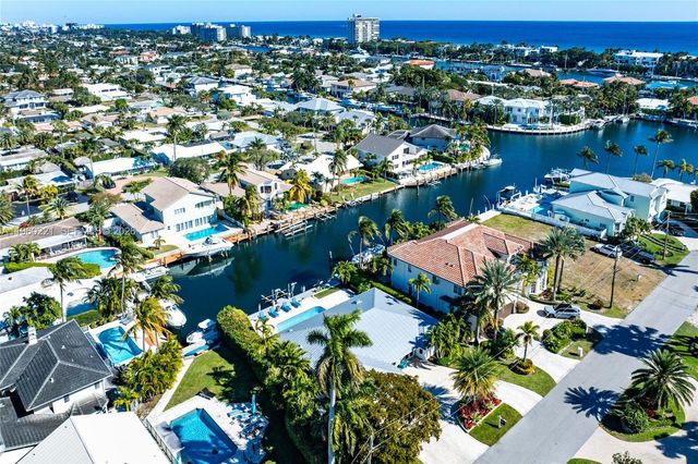 2809 NE 32nd St, Lighthouse Point, FL 33064