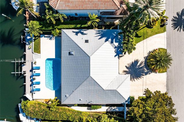 2809 NE 32nd St, Lighthouse Point, FL 33064