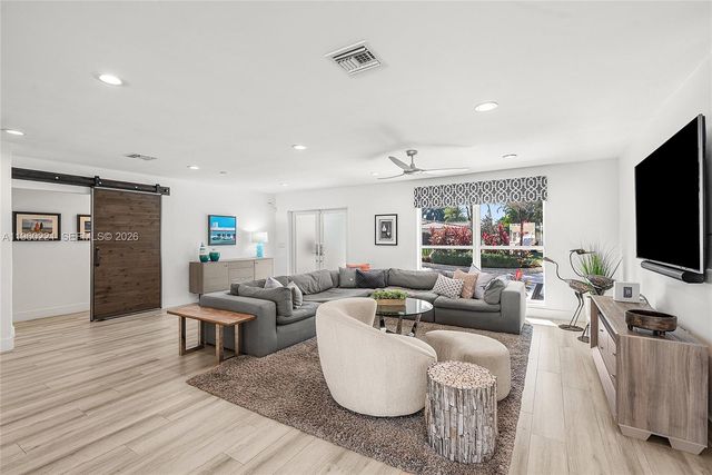 2809 NE 32nd St, Lighthouse Point, FL 33064