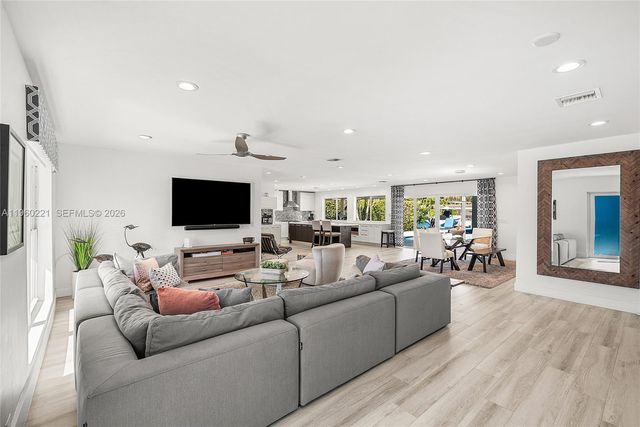 2809 NE 32nd St, Lighthouse Point, FL 33064