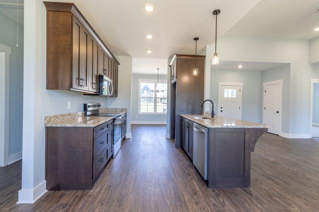 2060 Beverly Ct, Springfield, TN 37172