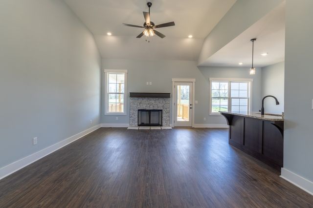 2060 Beverly Ct, Springfield, TN 37172