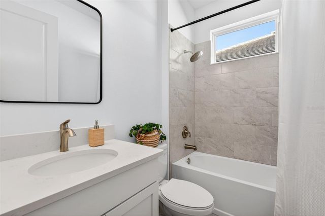 2119 WOODLEAF HAMMOCK COURT, Lakewood Ranch, FL 34211