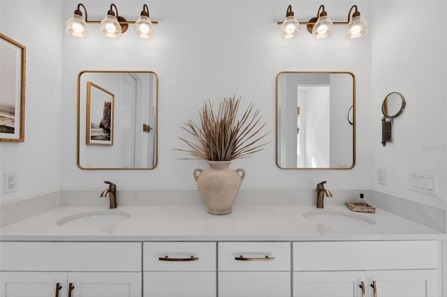 2119 WOODLEAF HAMMOCK COURT, Lakewood Ranch, FL 34211