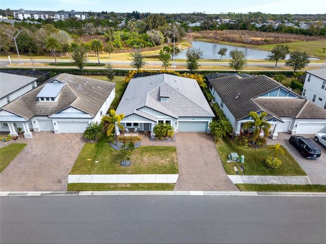 2119 WOODLEAF HAMMOCK COURT, Lakewood Ranch, FL 34211