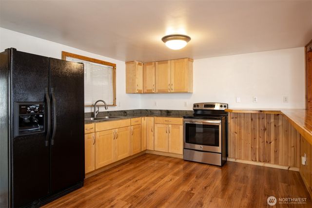 114 Coulee Boulevard, Electric City, WA 99123