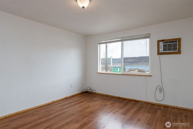 114 Coulee Boulevard, Electric City, WA 99123