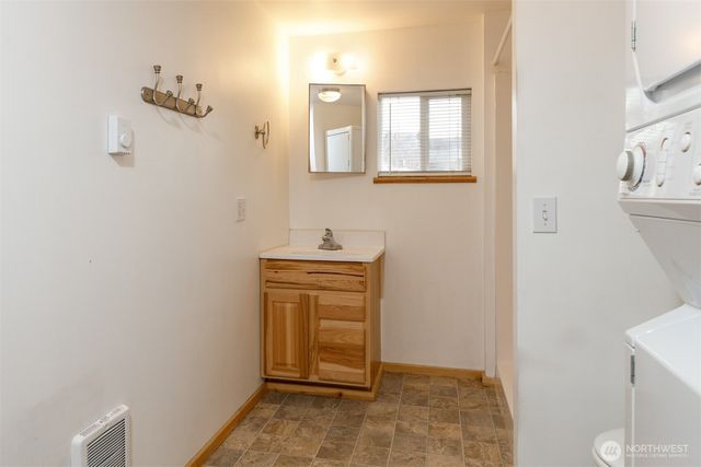 114 Coulee Boulevard, Electric City, WA 99123