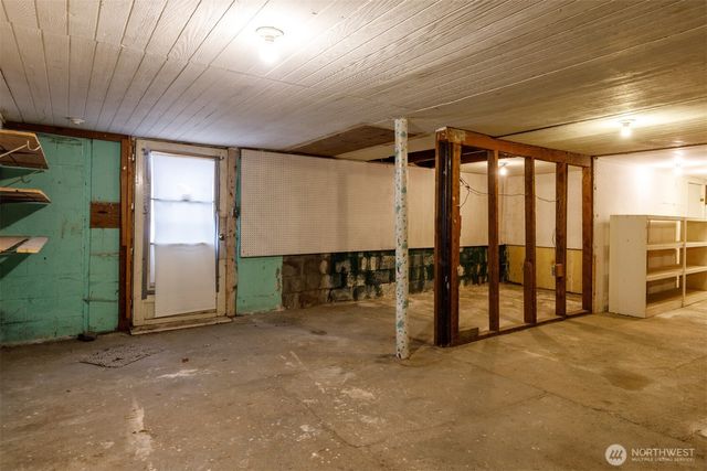 114 Coulee Boulevard, Electric City, WA 99123