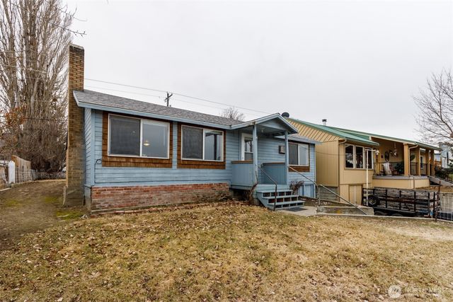 114 Coulee Boulevard, Electric City, WA 99123