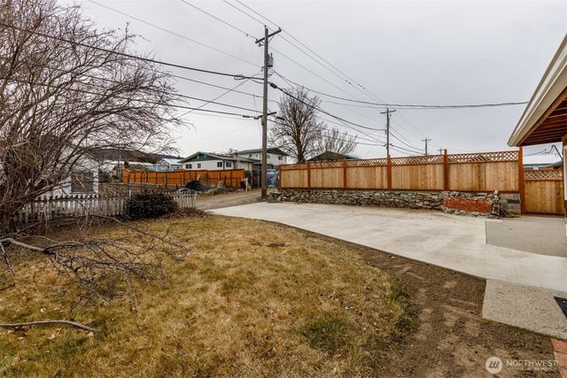 114 Coulee Boulevard, Electric City, WA 99123