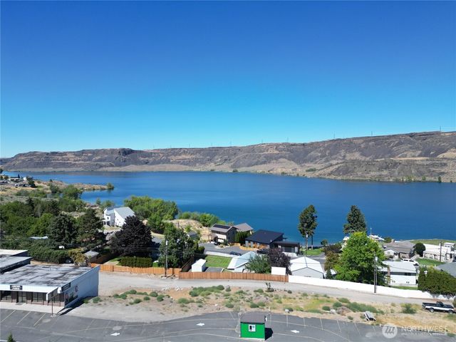 114 Coulee Boulevard, Electric City, WA 99123