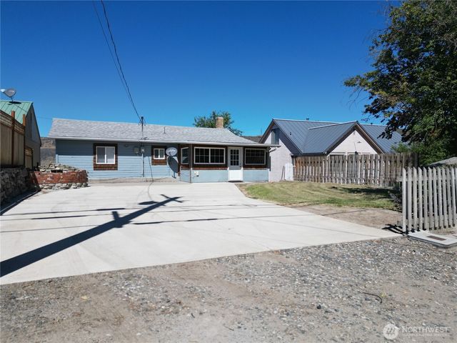 114 Coulee Boulevard, Electric City, WA 99123