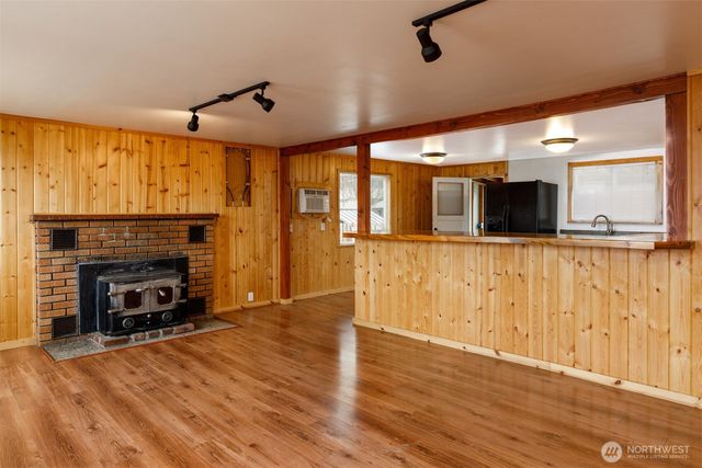 114 Coulee Boulevard, Electric City, WA 99123