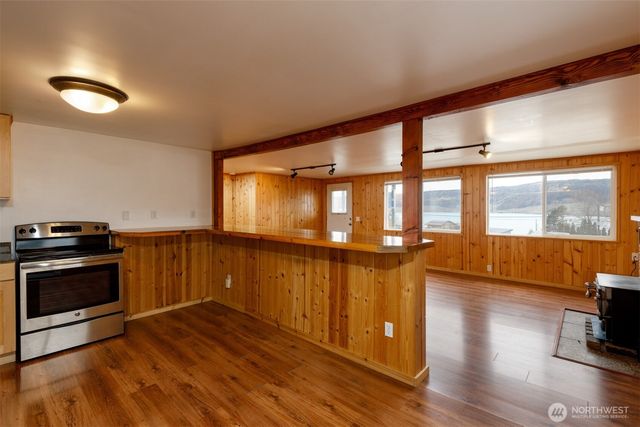 114 Coulee Boulevard, Electric City, WA 99123