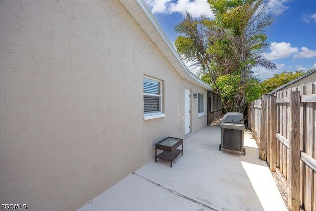 856 104th AVE N, Naples, FL 34108