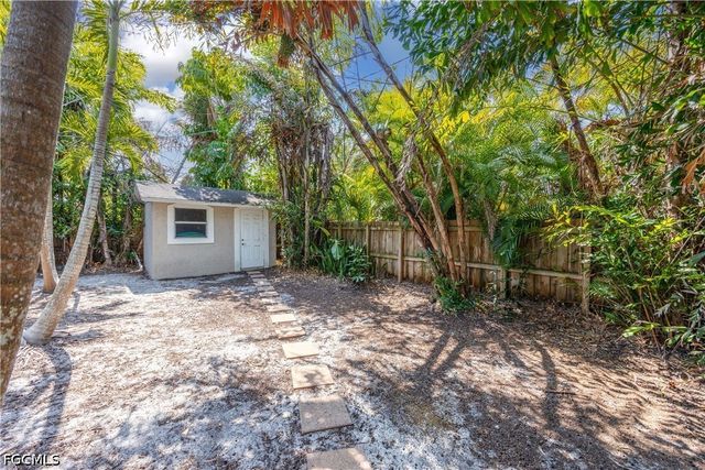 856 104th AVE N, Naples, FL 34108