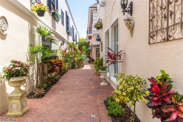 856 104th AVE N, Naples, FL 34108