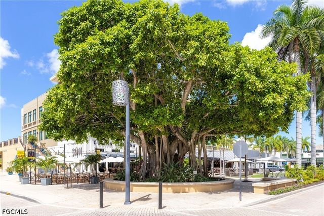 856 104th AVE N, Naples, FL 34108