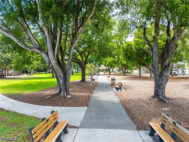 856 104th AVE N, Naples, FL 34108