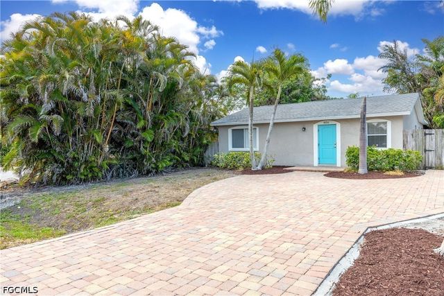 856 104th AVE N, Naples, FL 34108