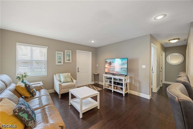 856 104th AVE N, Naples, FL 34108