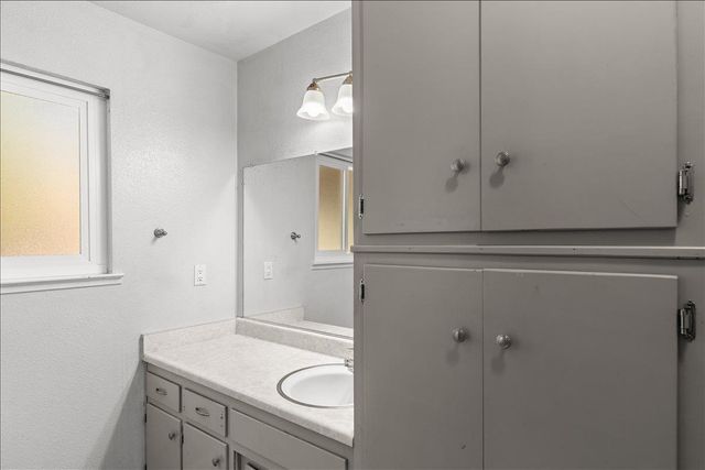 6500 Narcisco Way, Hughson, CA 95326