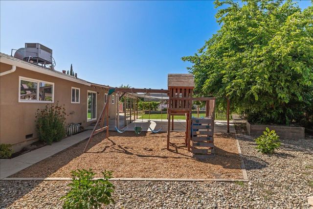6500 Narcisco Way, Hughson, CA 95326