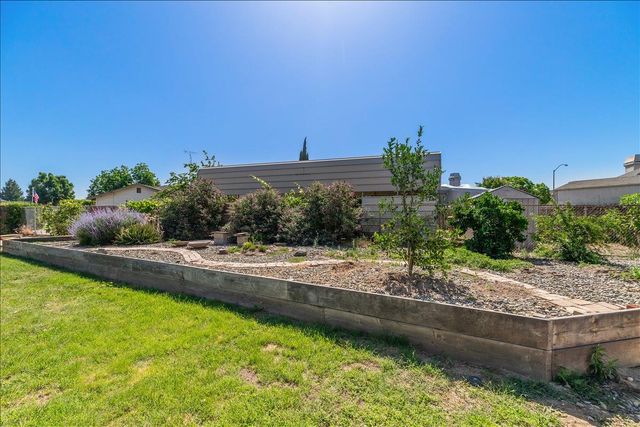 6500 Narcisco Way, Hughson, CA 95326