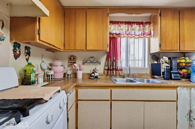 640 E 74th, Los Angeles, CA 90001