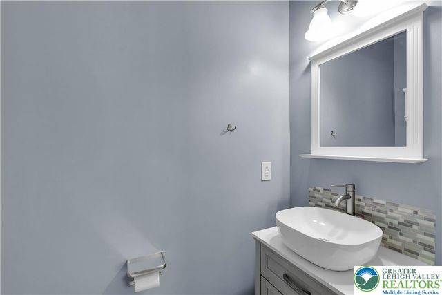 9675 Crescent Lane, Upper Macungie Twp, PA 18031
