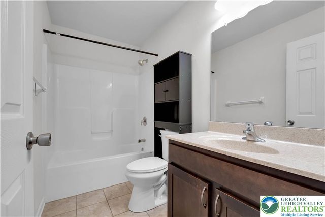 9675 Crescent Lane, Upper Macungie Twp, PA 18031
