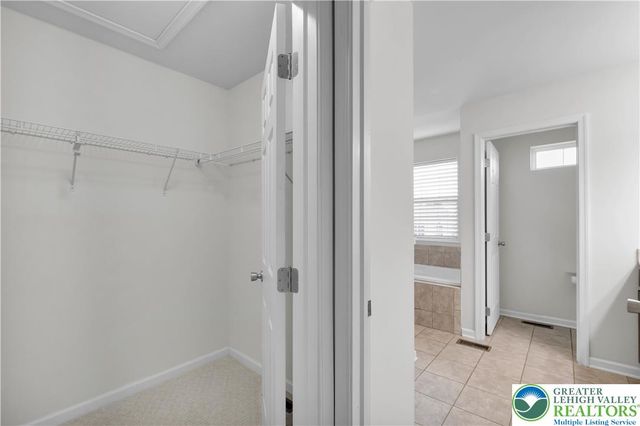 9675 Crescent Lane, Upper Macungie Twp, PA 18031