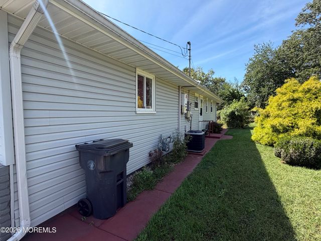 31 Mount Dashan Lane, Toms River, NJ 08753