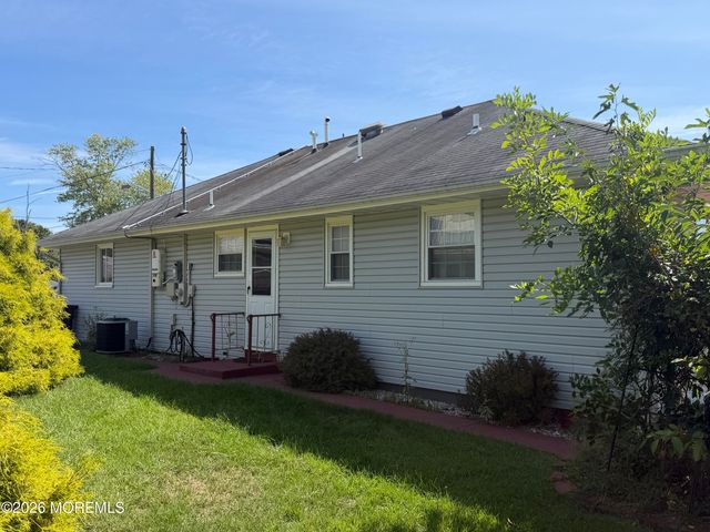 31 Mount Dashan Lane, Toms River, NJ 08753