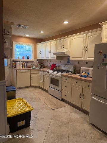 31 Mount Dashan Lane, Toms River, NJ 08753