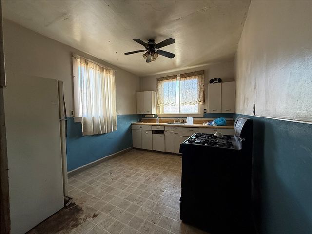 114 Thompson Ave, Donora, PA 15033