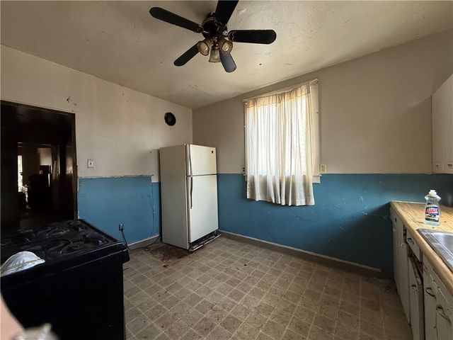 114 Thompson Ave, Donora, PA 15033