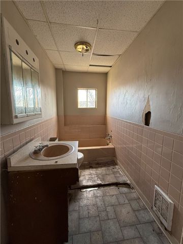 114 Thompson Ave, Donora, PA 15033