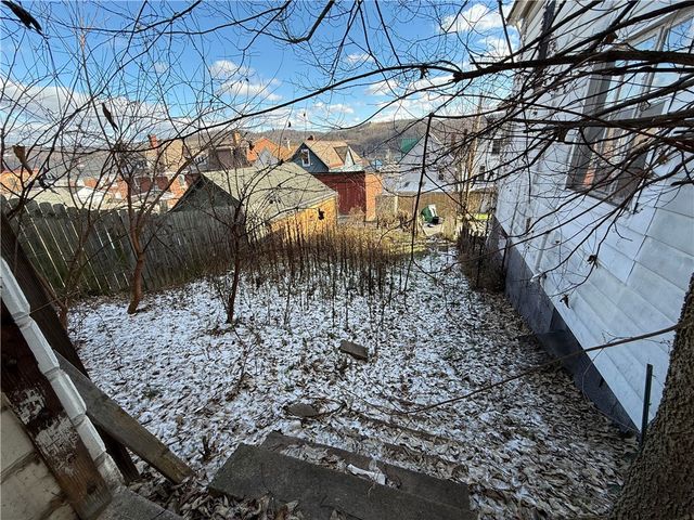 114 Thompson Ave, Donora, PA 15033