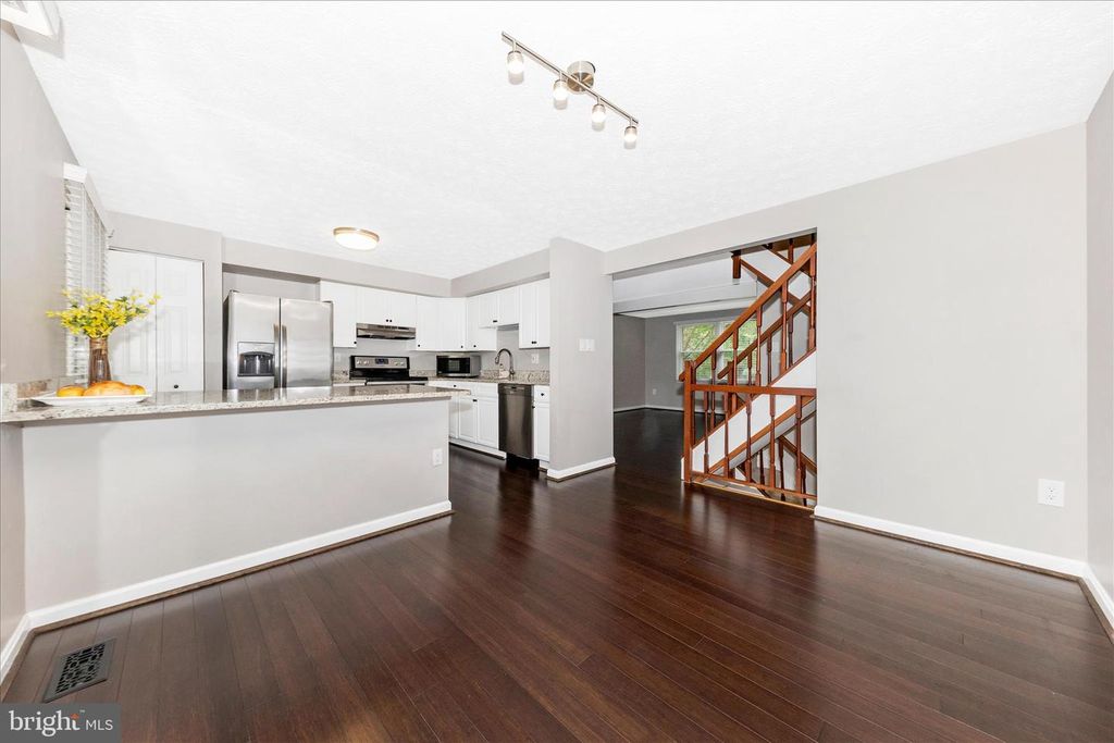 Image 10 of property listing at 18048 WAGONWHEEL CT, Olney, MD 20832