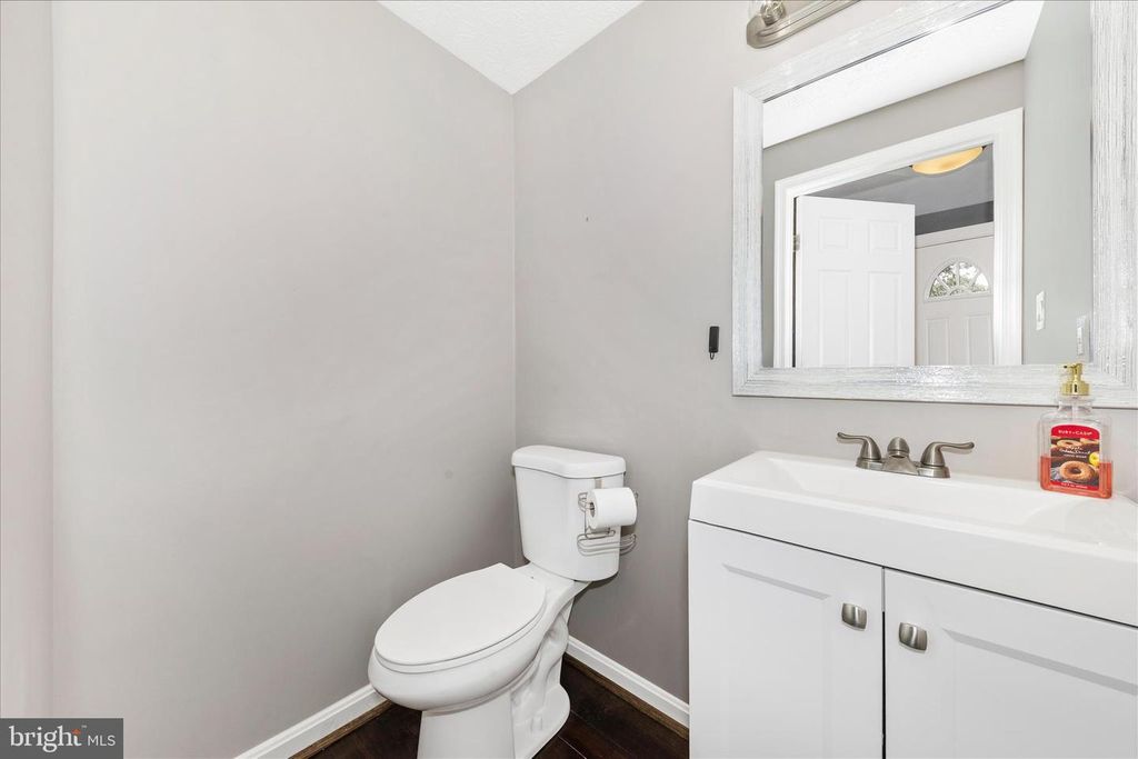 Image 16 of property listing at 18048 WAGONWHEEL CT, Olney, MD 20832